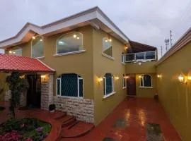 Lujosa casa cerca del aeropuerto en TUMBACO, en Quito