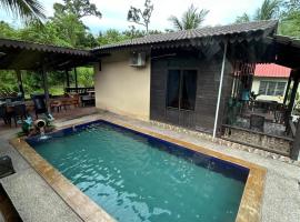 Teratak Nurul Kuala Kangsar with swimming pool - no pork or alcohol、クアラ・カンサーのホームステイ