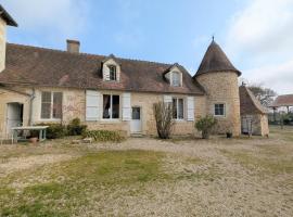 Séjour Nature Confortable à Arpheuilles avec Parking - FR-1-591-728, hotel di Arpheuilles