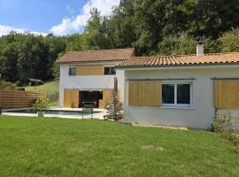 Maison de plain-pied avec piscine privée et Wi-Fi à Château-l'Évêque - FR-1-616-472