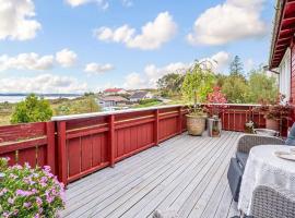 5 person holiday home in KLOKKARVIK, hotel a Klokkarvik