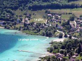 L'ESCAPADE DU LAC private beach lac de Paladru, hébergement à Charavines