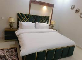 Couple Guest House, hotel in Islamabad