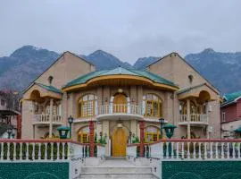 SaffronStays King Mahal