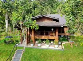 Charming Nature Kampung Home for Family Getaways