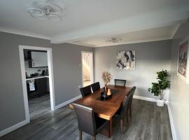 Spacious 3 Bed Home - Ideal for Families & Groups, hotel i Stanford le Hope