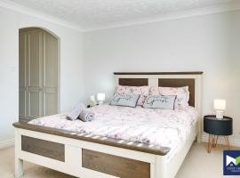 SPACIOUS, Quiet, 5 Bed 2 Bath House with Free Parking, near NEC, Airport & Solihull, Hotel in Berkswell