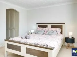 CONTRACTORS & FAMILY - Spacious, Quiet 5 Bed 2 Bath House with Free Parking, near NEC, Airport & Solihull