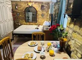 Chrysa's Old Town Studio