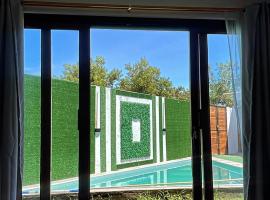 Villa Bella with private pool and high speed internet, hotel com piscina em Puerto Villamil