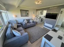 169 - Two bed Chalet on Sunbeach Holiday Park - Sleeps 5, pet friendly, FREE pool and entertainment passes included - plus WiFi, bed linen and towels included 300m from the beach!