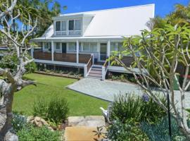 Sandcastles - Gorgeous beach house at North Avoca, hotel que aceita pets em North Avoca