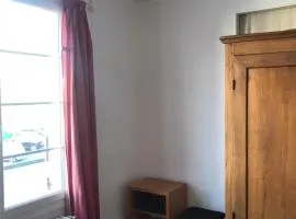 Chambre chez l'habitant dans T4 hyper proche de la gare SNCF et à 300m de la gare routière