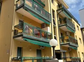 App4rent - VILLA MIMOSA - 3 Family apartments - parking, wifi, near the beach
