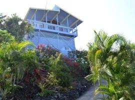 Idyllic Getaway with Ocean Views in Captain Cook, Hawaii