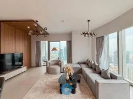 Luxury 3BR Apartment with Burj Khalifa & Fountain Views, 3 Minutes from Dubai Mall LikeHome