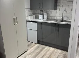 Modern Sheffield Studio WiFi Parking, Smart TV