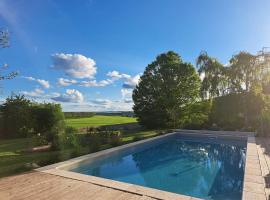 Le domaine aux herbes folles, hotel v destinaci Stigny