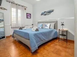 House with Private Garden Near City Centre and Beach