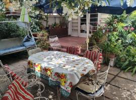 Ñuñoa Vive 1, guest house in Santiago