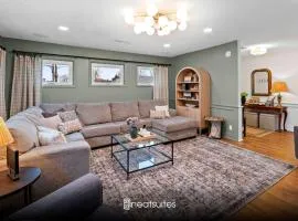 Historic Simmons Estate by Ark Sleeps 12