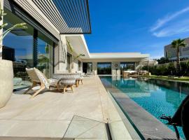 Villa Sarah avec piscine à 15 min de Marrakech - ARK Realty, hotel v destinaci Sraghna