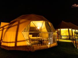 Desert Rose Village ที่พักสไตล์เต็นท์ในAl Khatim