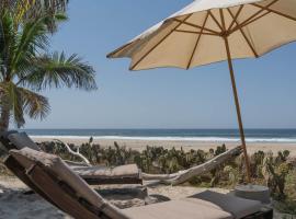 Cabanas Adobe Frente Al Mar, hotel v destinaci Puerto Escondido