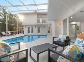 3 min to beach with 3 king ensuites and private pool