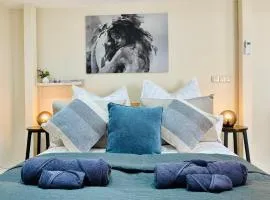 MoonDayHomes - TopLocation I 4Persons I Gallery Maisonette Boutique Apartment PERA