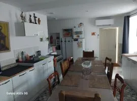 ARDECHE, Maison de vacances bensylv privative 4 adultes et 2 enfants 3 chambres, 4 lits