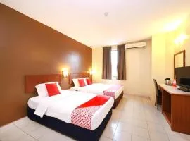 Super OYO 447 Comfort Hotel Meru