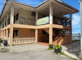 Capital O 91094 Hotel & Chalet Sportfishing、バトゥ・フェリンギのホテル