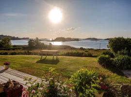 Maison pour 7 - Superbe vue mer depuis le jardin, hotel in Penvénan