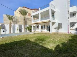 Luxury Villa with Pool Near the Sea in Hergla, hotel v destinaci Sousse