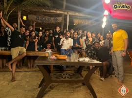 Revibe Beach Hostel Gokarna, khách sạn biển ở Gokarna