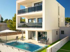 Villa Ocean Breeze - Meerblick - zwei Küchen, hotel i Šibenik