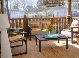 Jolie mobilhome 331, hotel in Gastes