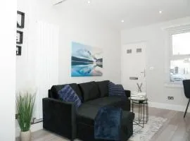 Luxury 3-Bedroom Home , with Free parking