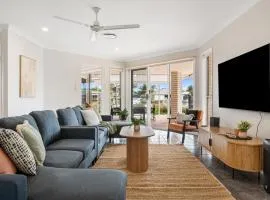 Topsail Tides Absolute Canal Waterfront Banksia Beach