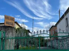 Ardjon House
