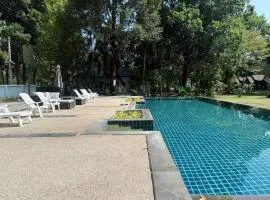 Green Haven Villas With Jacuzzi