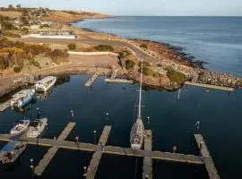 Cove Landing Marina Apartments 1,2&3 Sleeps 12