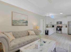 Camden Cottage # 4 - Downtown Stuart, hotel v destinaci Stuart