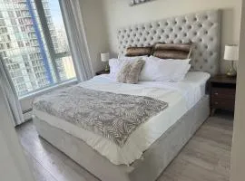 Beautiful Bright with water view Modern Condo DT 1BR 2 BT sleeps 4 guests