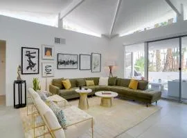 Pool Access: Mtn-View Palm Springs Condo!