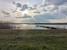 Apartament nad jeziorem, hotel in Swiętajno