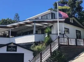 Bluff Hill Lighthouse B&B