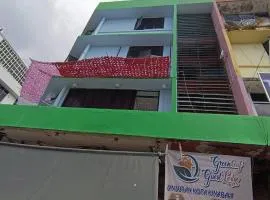 OYO Home 90723 Green Leaf Guest Lodge Kk