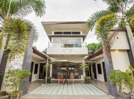 OYO 489 Casa Mia Hotel Suites, hotel sa General Santos
